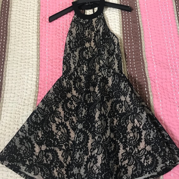 High neck Black / nude lace cocktail dress! - Picture 3 of 4